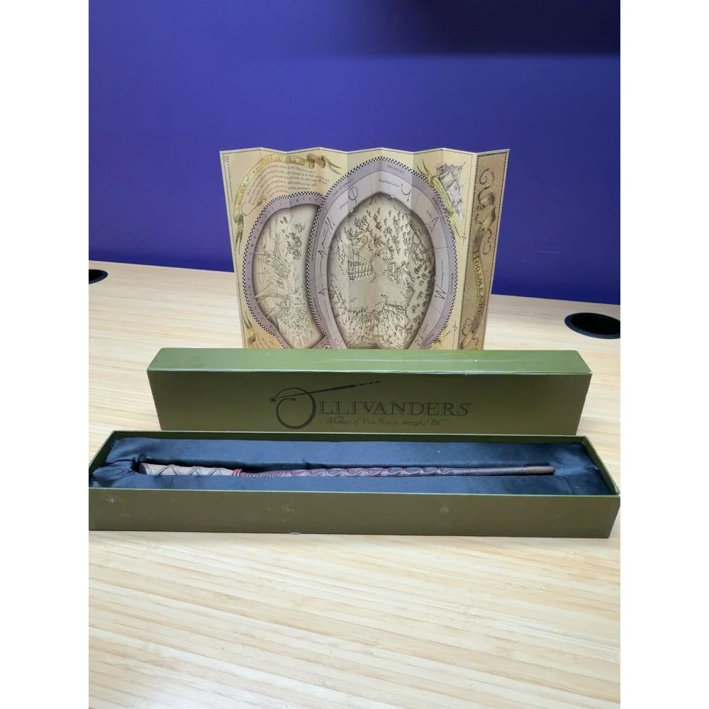 Harry Potter Ollivanders Holly 8 Wand Box & Spell Map 2009 Warner Bros